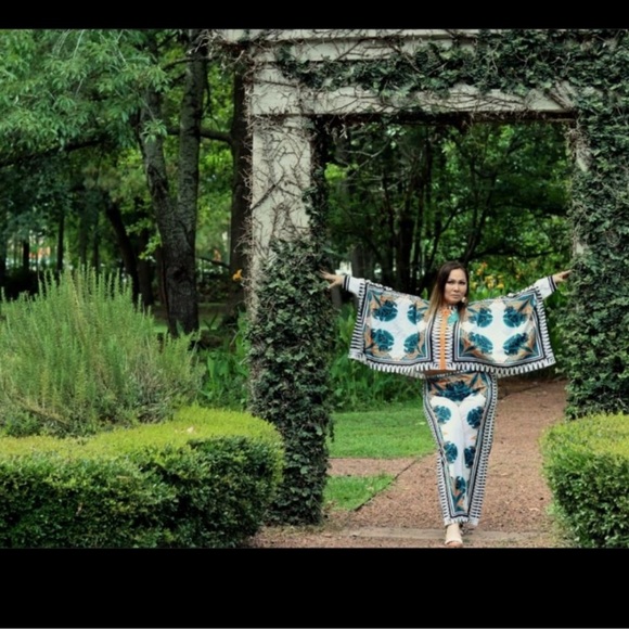 Beautiful jumpsuit for a vacation - Picture 8 of 12